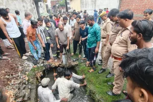 Rampur News : पालिका की लापरवाही, नाले में डूबा बालक, मचा कोहराम