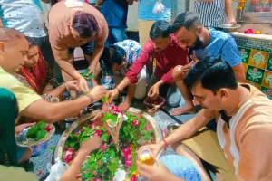 Shahjahanpur News : सावन के पहले दिन जय शिव शंकर के उदघोष गूंजे शिवालय-मंदिरों में उमड़े श्रद्धालु, किया जलाभिषेक