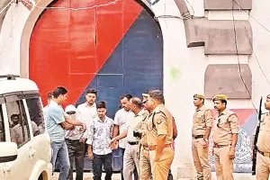 राम मंदिर चढ़ावा चोरी कांड : रमाशंकर के घर से मिला बैग, रुपये और अहम कागजात होने की आशंका; 14 घंटे तक चली पूछताछ