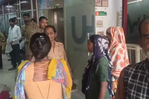 Unnao News : इलाज के नाम पर लाखों वसूले, हालत बिगड़ने पर मरीज को किया रेफर तो भड़के परिजन, सड़क पर लगाया जाम