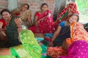 Sultanpur News : दूध बेचकर लौट रहे बुजुर्ग की धारदार हथियार से हत्या, पारिवारिक रंजिश में देवरानी समेत तीन पर आरोप