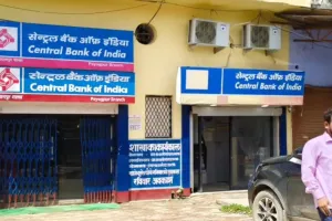 Bahraich News : तीन दिन से ठप पड़ी सेंट्रल बैंक की सेवाएं, बारिश के बाद तकनीकी खराबी से ग्राहक परेशान