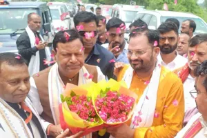 Bahraich News:  बहराइच में भाजपा प्रदेश अध्यक्ष पंकज चौधरी का ऐतिहासिक स्वागत, कार्यकर्ताओं ने बुलडोजर से की पुष्पवर्षा