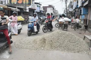 Bareilly News : श्यामगंज बाजार में टुकड़ों में काम... उड़ रही धूल, लगा रहा जाम