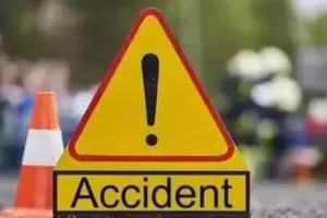 Pilibhit News : सीएमएस के बेटे ने बाइक सवार दंपत्ति को मारी टक्कर, एक की मौत-महिला की हालत गंभीर