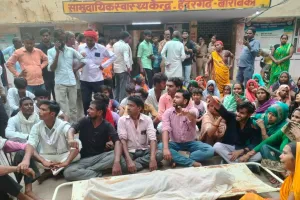 Barabanki News: स्कूल में सर्पदंश से मासूम की मौत, लापरवाही के आरोप पर फूटा गुस्सा
