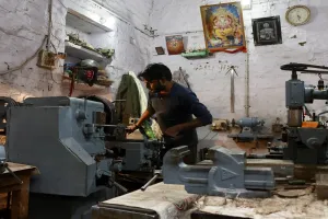 वाराणसी में युवाओं का बढ़ा स्वरोजगार की ओर रुझान : मुख्यमंत्री युवा उद्यमी विकास योजना से 3,824 को मिला 164.65 करोड़ का ऋण