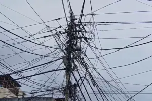 Jaunpur News: कांवड़ मार्गों पर लटकते बिजली के तार हटाने के निर्देश, सुरक्षा व्यवस्था को लेकर मंत्री शर्मा ने की समीक्षा