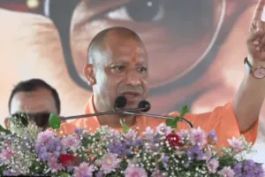 बुलंदशहर पहुंचे CM योगी, 574 करोड़ रुपये की परियोजनाओं की देंगे सौगात
