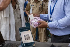 हरदोई में बैंक रिकवरी एजेंट बनकर 3.75 लाख की ठगी, फर्जी रसीद और QR पेमेंट से उड़ाए रुपये; 8 आरोपियों पर केस