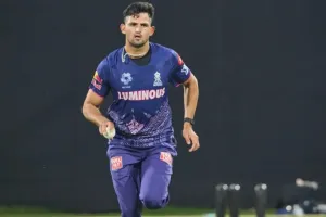 IND vs ZIM: ‘खुद पर संदेह होता है तो नेहरा सर के पास जाता हूं’, टीम इंडिया के तेज गेंदबाज अशोक शर्मा का बड़ा खुलासा