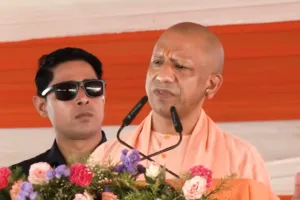 CM Yogi in Bahraich: बहराइच की जनसभा में CM योगी का विपक्ष पर हमला, बोले- परिवारवाद ने आक्रांताओं को बढ़ावा दिया