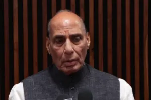 राजनाथ सिंह का विपक्ष पर हमला: 'छात्रों-युवाओं को राजनीतिक हथियार बनाना दुर्भाग्यपूर्ण, हर मुद्दे पर चर्चा को तैयार सरकार'