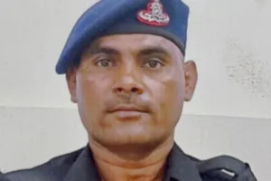 Ayodhya News: सेना का फर्जी अधिकारी बनकर घूम रहा था शख्स, मिलिट्री इंटेलिजेंस और GRP ने रेलवे स्टेशन से दबोचा