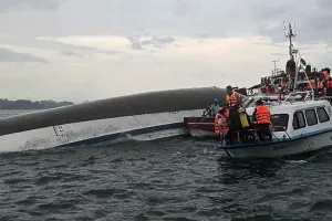Vietnam Boat Tragedy: वियतनाम में भारतीय पर्यटकों की नाव पलटी, 15 की दर्दनाक मौत... देखें लिस्ट, जारी की गई हेल्पलाइन 