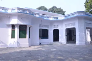 Lucknow News: एक फैसले ने बढ़ाई सैकड़ों परिवारों की चिंता! नगर निगम के इस स्कूल में फीस 250 से सीधे 700 रुपये, अभिभावक परेशान