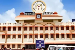 UPTET 2026: वाराणसी कैंट स्टेशन पर परीक्षार्थियों के लिए बना विशेष होल्डिंग एरिया, नगर निगम ने किए व्यापक इंतजाम