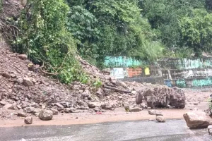 Uttarakhand:  भारी बारिश से उत्तरकाशी और टिहरी में जनजीवन प्रभावित; कई सड़कें बंद