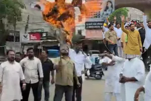 Raebareli News : राहुल गांधी-प्रियंका गांधी के खिलाफ भाजपा का विरोध, कांग्रेस पर छात्रों के मुद्दे पर राजनीति करने का आरोप
