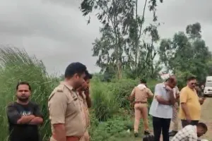 Sitapur News :  घर से निकली महिला का सड़क किनारे मिला शव, जांच में जुटी पुलिस; हत्या की आशंका 