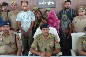  Kannauj News:  ग्राहक बनकर ज्वैलरी शॉप में चोरी करने वाली 3 महिलाएं और बोलेरो ड्राइवर गिरफ्तार, सीसीटीवी से दबोचा गया हरदोई का शातिर गिरोह