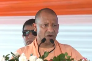  बांदा में बोले सीएम योगी,  सपा ने युवाओं को तमंचे दिए, हम दे रहे डिफेंस कॉरिडोर