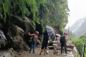 केदारनाथ पैदल मार्ग पर मलबा आने से यात्रा बाधित, मार्ग खोलने का काम युद्धस्तर पर जारी