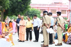 CM योगी ने जनता को दिया भरोसा, बोले- चिंता न करें, हर समस्या का होगा समाधान