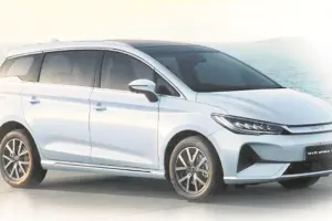 BYD eMAX 7 का नया Comfort वेरिएंट लॉन्च