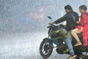 UP Weather Update : बरेली-सहारनपुर में झमाझम बारिश,  लखनऊ में छाए बादल, मौसम विभाग का सभी 75 जिलों में अलर्ट 