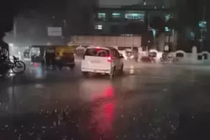 Weather News Today : यूपी में फिर छा रहा मानसून, उमस भरी गर्मी के बीच 59 जिलों में बारिश और वज्रपात की चेतावनी 