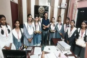 Barabanki News: रक्षाबंधन कल, कलाई पर बंधेगा बहनों का प्यार,  बाजारों में उमड़ी भारी भीड़, जमकर हुई खरीददारी