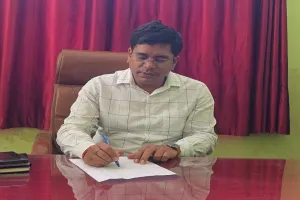 Gonda News : गोंडा में 150 से ज्यादा गैरमान्यता प्राप्त स्कूलों पर गिरेगी गाज, 24 मदरसे भी रडार पर; खंड शिक्षा अधिकारियों की लापरवाही आई सामने, बीएसए ने जताई नाराजगी