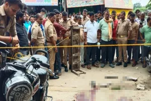 Pratapgarh News : ससुराल पहुंचे पूर्व फौजी ने साले पर दागी गोलियां, आक्रोशित भीड़ ने आरोपी को पकड़कर पीटा