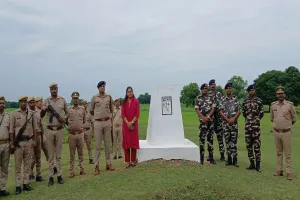 Shravasti News : स्वतंत्रता दिवस से पहले इंडो-नेपाल बॉर्डर पर बढ़ी चौकसी, डीएम-एसपी ने लिया सुरक्षा का जायजा; SSB ने निकाली तिरंगा रैली