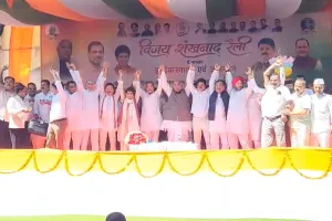हल्द्वानी में गरजे खड़गे : 'आजादी के वक्त अंग्रेजों के चरणों में बैठे थे BJP-RSS के नेता, इनके पास है भ्रष्टाचारियों को धोने वाली वॉशिंग मशीन'