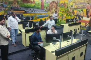 लखनऊ में 311 ऐप की शिकायतों पर सख्ती, अपर नगर आयुक्त ने स्मार्ट सिटी वॉर रूम में जांची निस्तारण की गुणवत्ता