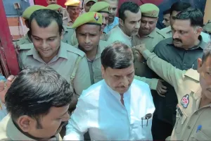 Rampur News : सपा महासचिव शिवपाल यादव ने जेल में की आजम खान से मुलाकात, जौहर विवि भी पहुंचे