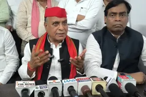 Pratapgarh News : संविदाकर्मी हत्याकांड पर गरमाई सियासत, सपा नेताओं पर प्रशासन की सख्ती, पीड़ित परिवार से कराई मुलाकात 