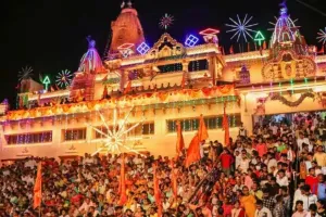  जन्माष्टमी को लेकर मथुरा-वृन्दावन में तैयारी तेज, आधी रात मनाया जायेगा श्री कृष्ण का जन्मोत्सव; जानें पूजा का शुभ मुहूर्त 