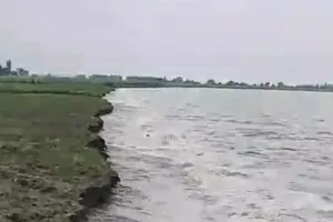 Budaun News :  गंगा की कटान से तटवर्ती गांवों में दहशत, बाढ़ के बीच एक लाख क्यूसेक से ज्यादा पानी