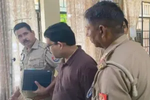 Auraiya News: घर में अकेली थी 16 वर्षीय छात्रा, कमरे में फंदे से लटका मिला शव; मौत से मचा हड़कंप