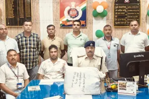 Gonda News :  ट्रेन के जनरल कोच से 5 लाख का गांजा बरामद, चेकिंग के दौरान नारकोटिक्स टीम की बड़ी कार्रवाई