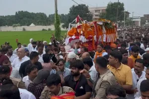 Ballia News : BSP विधायक उमाशंकर सिंह का राजकीय सम्मान के साथ अंतिम संस्कार, हजारों लोगों ने दी अंतिम विदाई