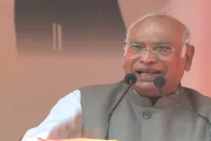 हल्द्वानी में खड़गे का BJP-RSS पर हमला, बोले- ‘देशभक्ति हमें मत सिखाइए, अंग्रेजों के शरण में गए’