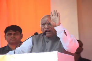 चंदा चोरी करने वाले राम के खिलाफ : हल्द्वानी के विजय शंखनाद रैली में गरजे खरगे, भाजपा पर बोला तीखा हमला 