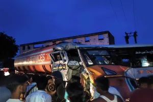 Hamirpur News : हाईवे पर रोडवेज बस और टैंकर की भीषण टक्कर, चालक समेत 3 की मौत; दो दर्जन से अधिक यात्री घायल