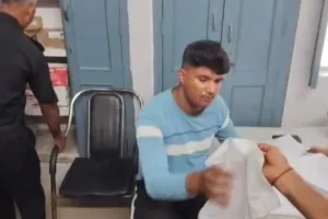 Raebareli News : लाइब्रेरी में पढ़ाई करने आए सिपाही पर हमला, विवाद के बाद सड़क पर दौड़ाकर पीटा