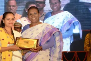 लोक की वह आवाज, जिसमें अब भी गाते हैं गांधी