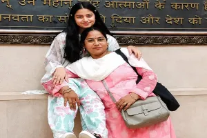 Ghaziabad Murder : ‘बेटा नहीं हुआ’ तो खूनी बना पिता! पत्नी और बड़ी बेटी को चाकू से गोदा, छोटी बेटी ने भागकर बचाई जान